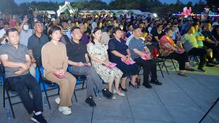 通辽第二届西辽河文化节“纵情西辽河”开鲁县乌兰牧骑专场文艺演出举行